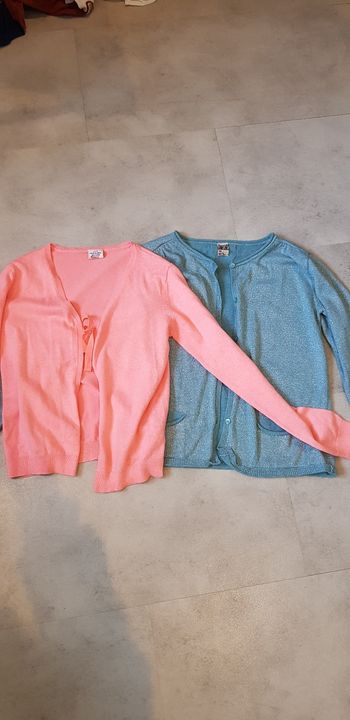 Lot 2 gilets tape à l œil 10 ans