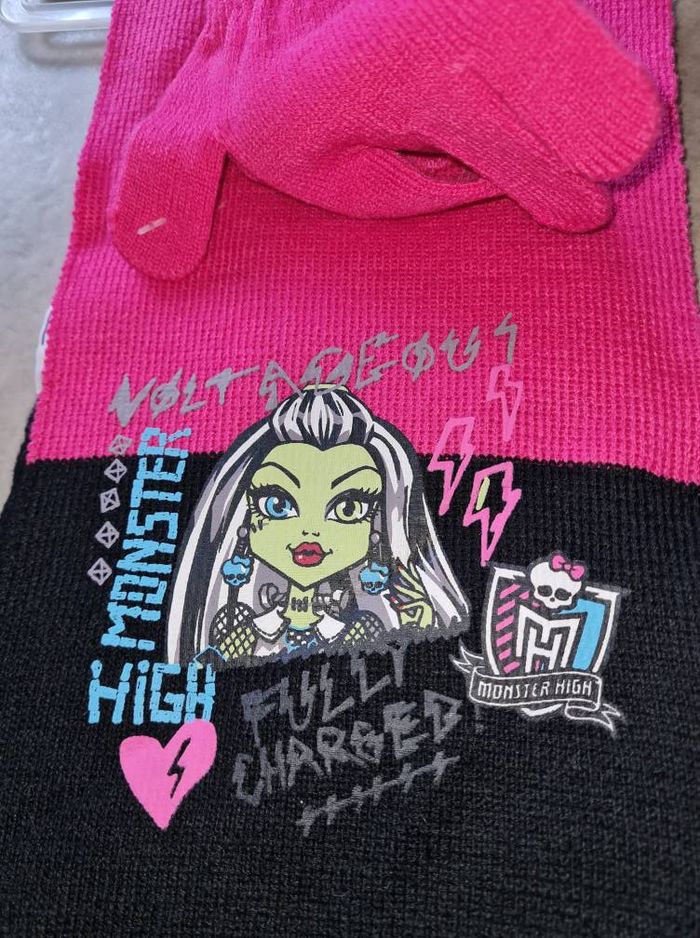 ensemble bonnet écharpe gants Monster high - photo numéro 2