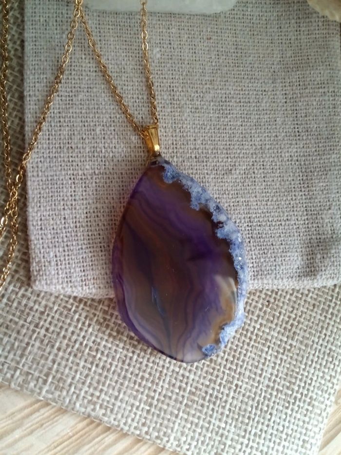 Collier pendentif en pierre naturelle d'agate violette - photo numéro 3