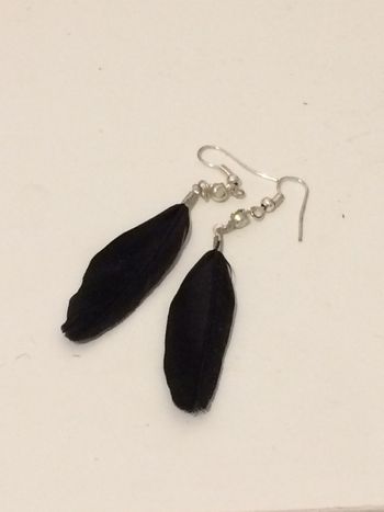 Boucles d’oreilles plumes noires Etam