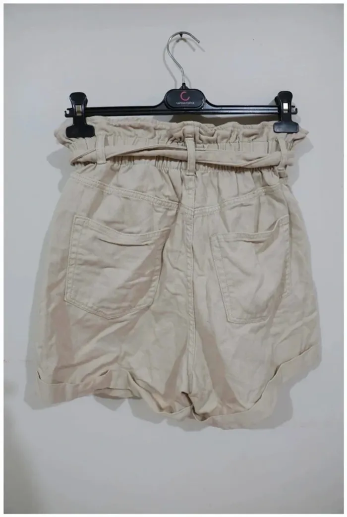 C41 short crème H&M 42 - photo numéro 2