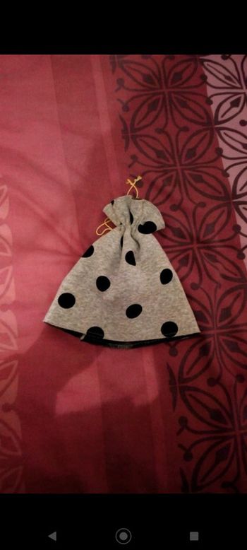 Bonnet gris à pois noirs neuf