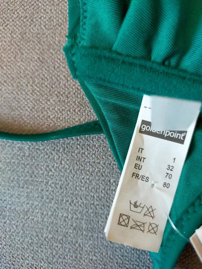 Haut de bikini vert émeraude – Dos nu – Taille 80 (équiv. 90B / 36-38) - photo numéro 6
