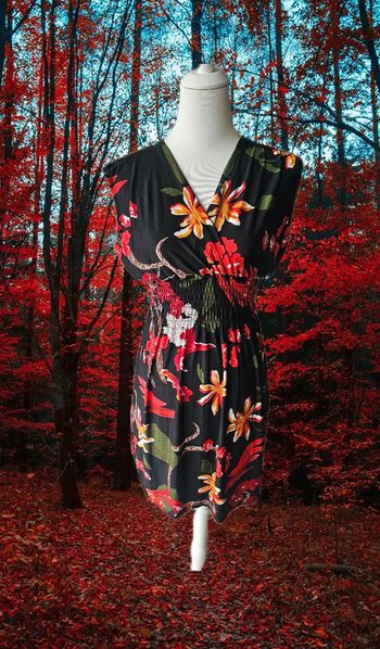 Robe fleurie satinée élastique, Sans marque, taille 36/38