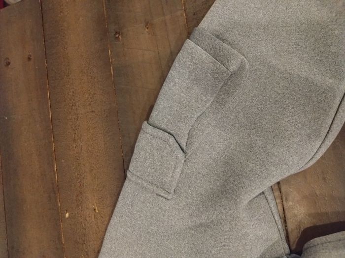 Sweat à capuche Boom Kids gris et noir avec zip – Garçon 12 ans – Très bon état - photo numéro 2