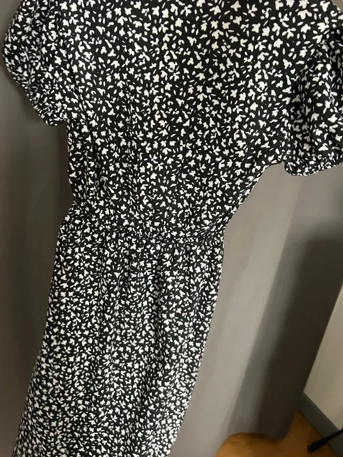 Robe XXS neuve - photo numéro 3