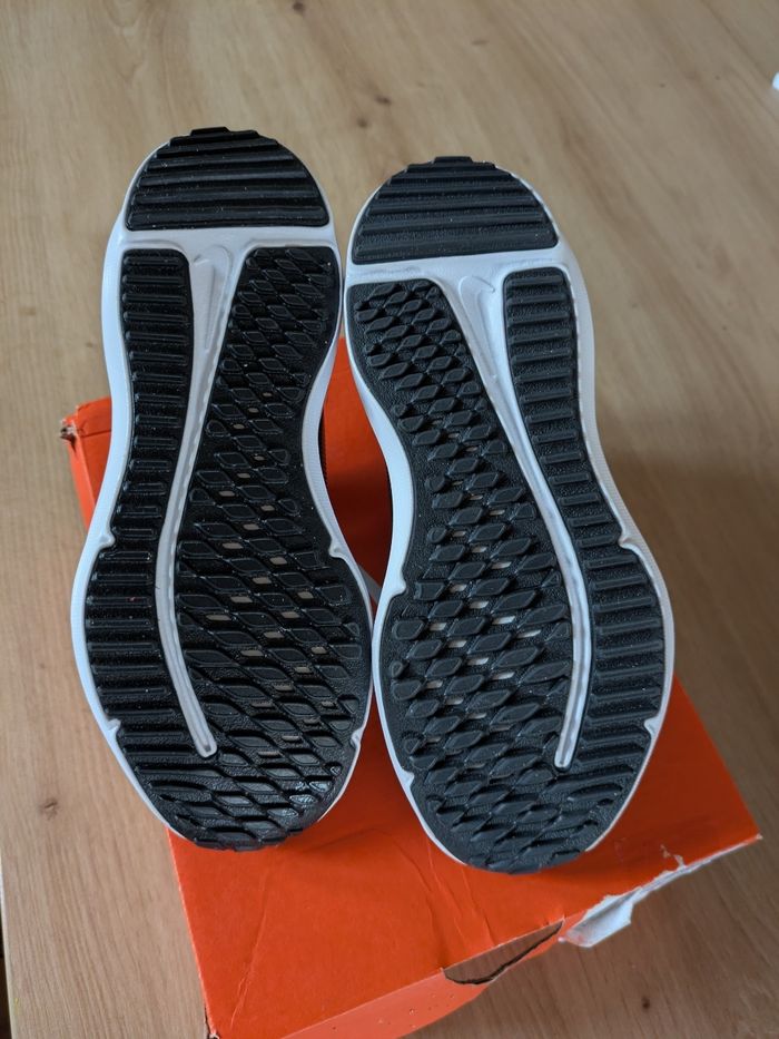 Nike scratch neuves pointure 31 - photo numéro 5