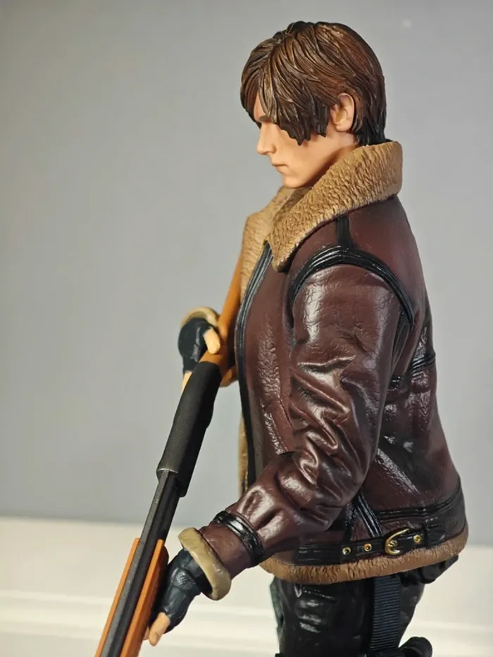 Figurine Resident Evil 4 : Leon 32cm neuve sans boîte - photo numéro 6