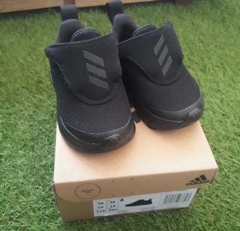 Baskets Nike taille 19