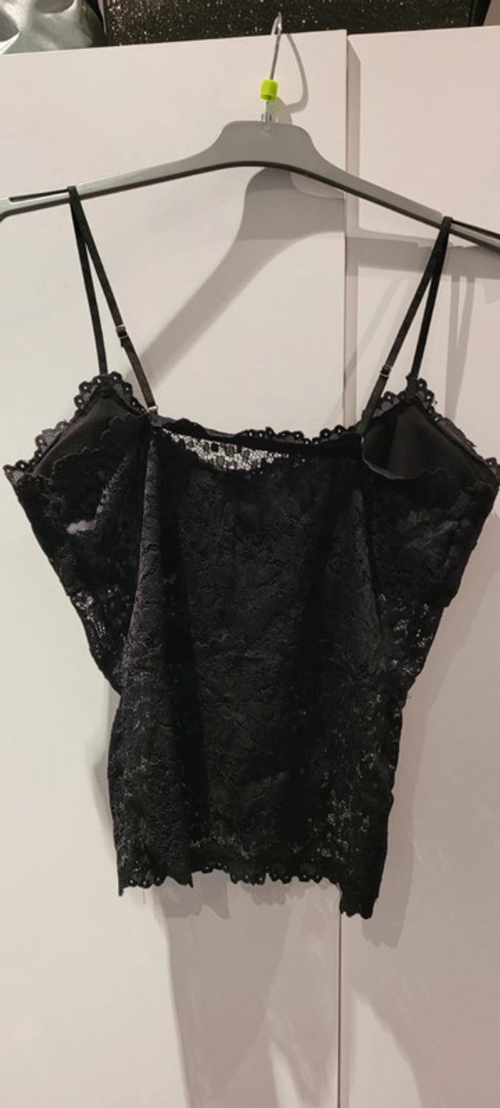 Haut en dentelle - photo numéro 2