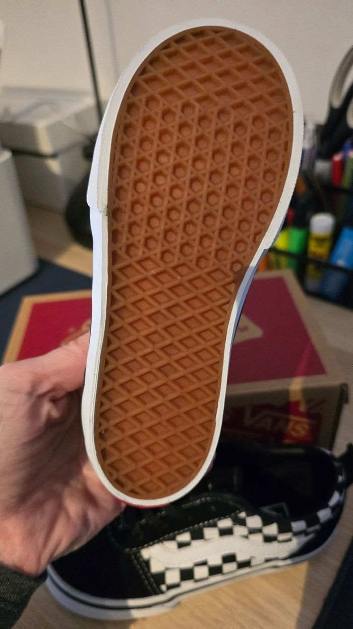 Neuves (non portées)🏷🤩😍⚘️superbes  baskets VANS mixtes Pointure 26😍🤩⚘️🏷👍 - photo numéro 5