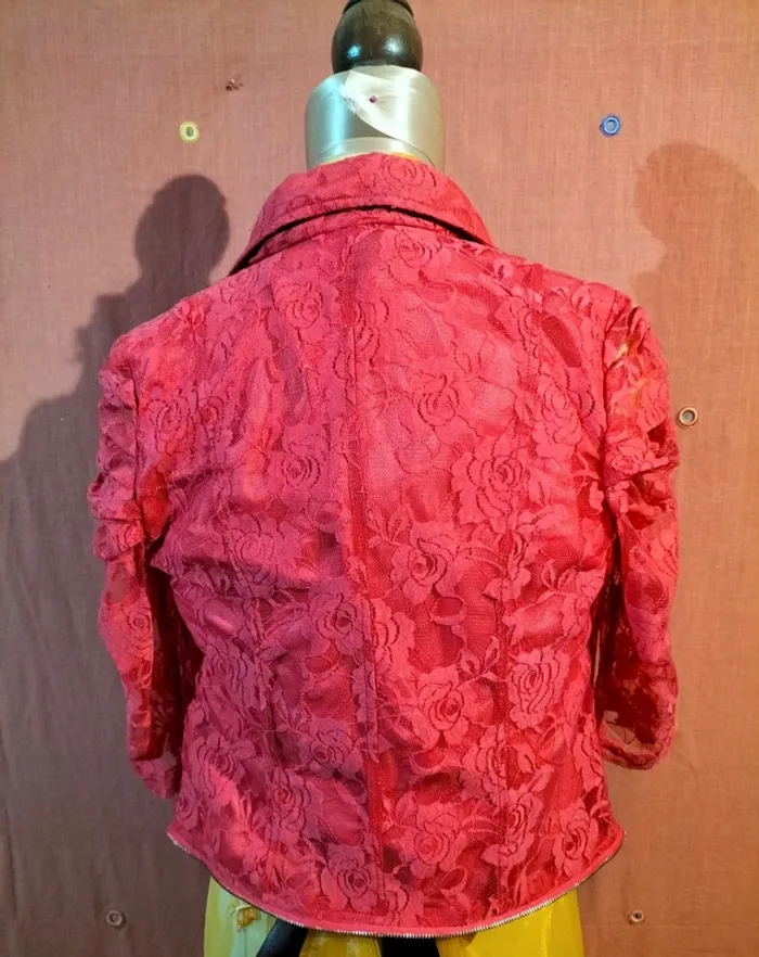 Veste en dentelle taille S - photo numéro 4
