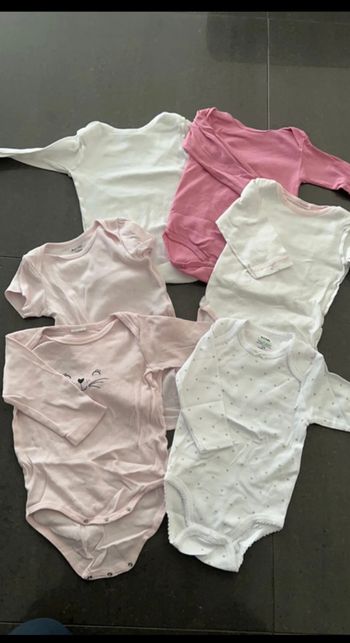 Lot Bodies bébé 12mois