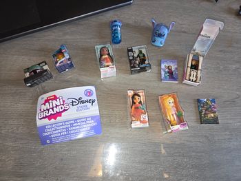 3- lot de 11 mini brands disney