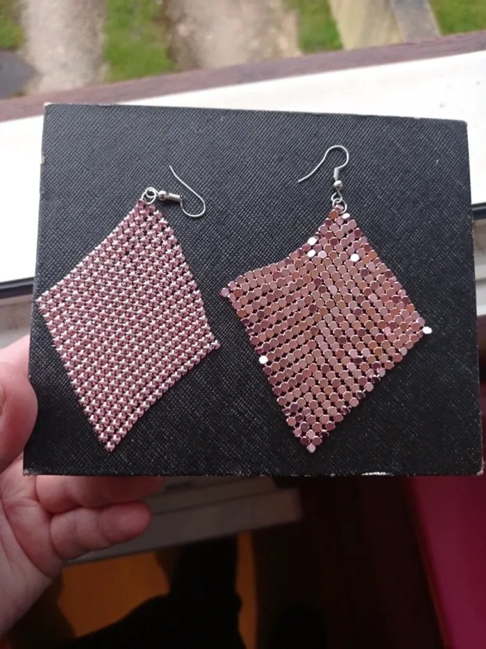 Boucles d'oreilles géométrique femme rose a strass - photo numéro 3