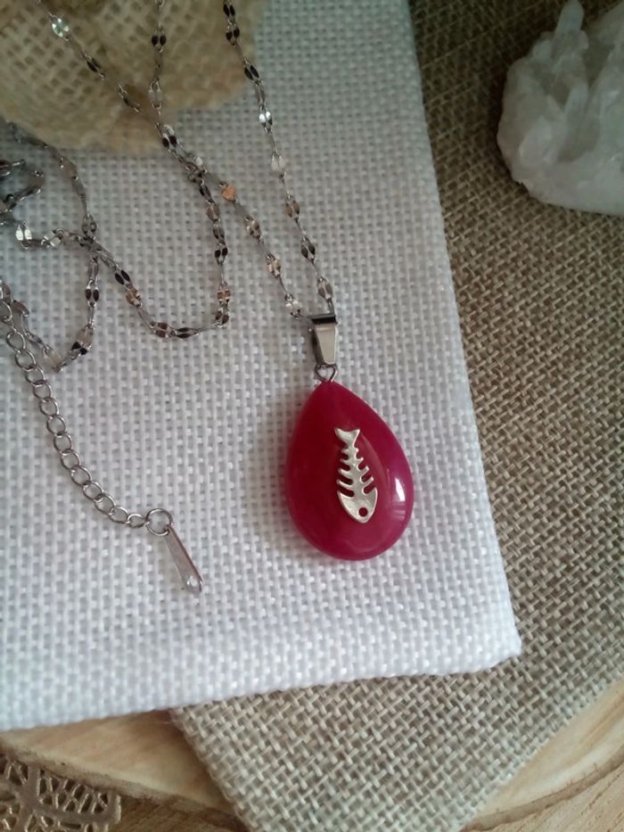 Collier réversible quartz cerise et arrête de poisson 🩷.