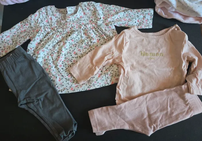 2 tenues légères taille 3 mois