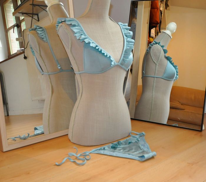 H&M bikini à volants bleu clair t.36/S tb état