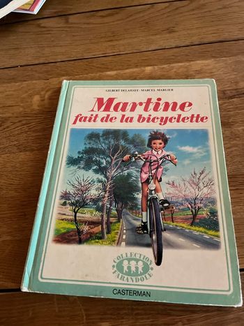 Martine fait de la bicyclette