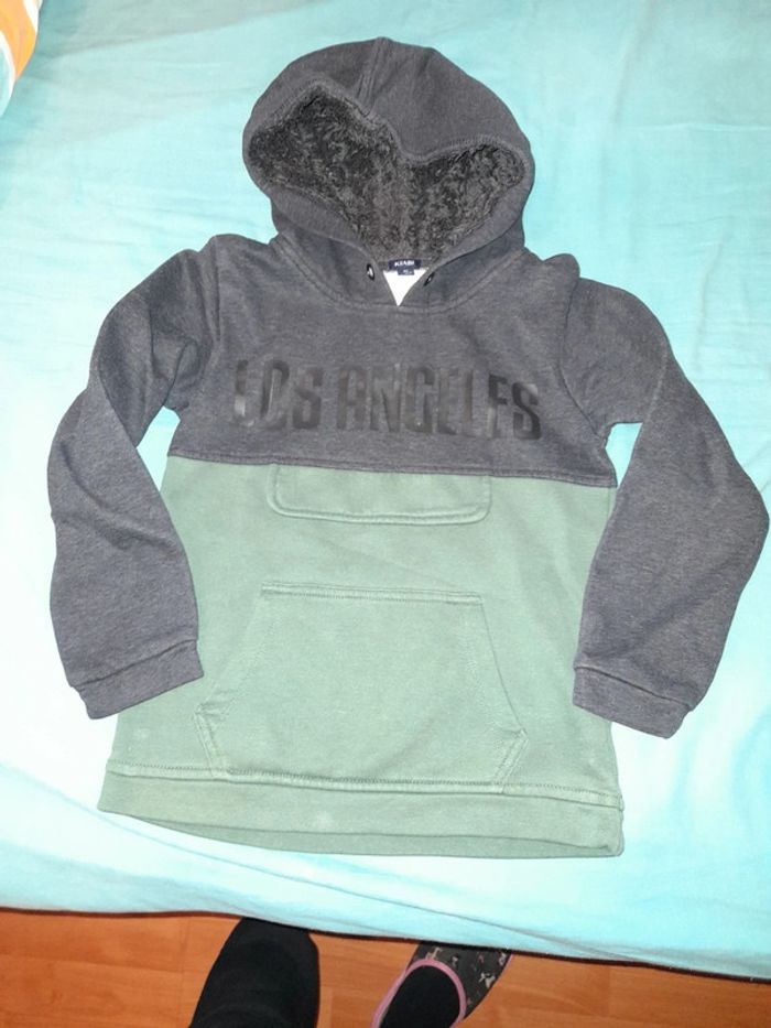 Pull capuche 8 ans