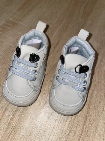 Chaussures bébé grises