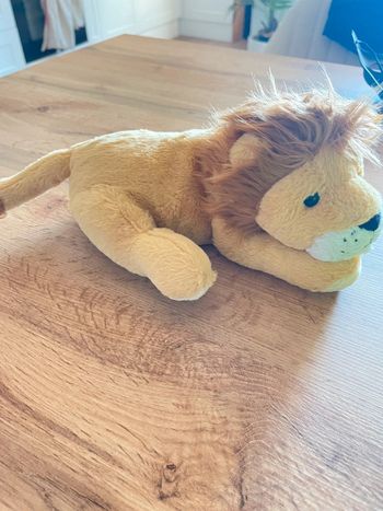 Peluche lion couché 33 cm