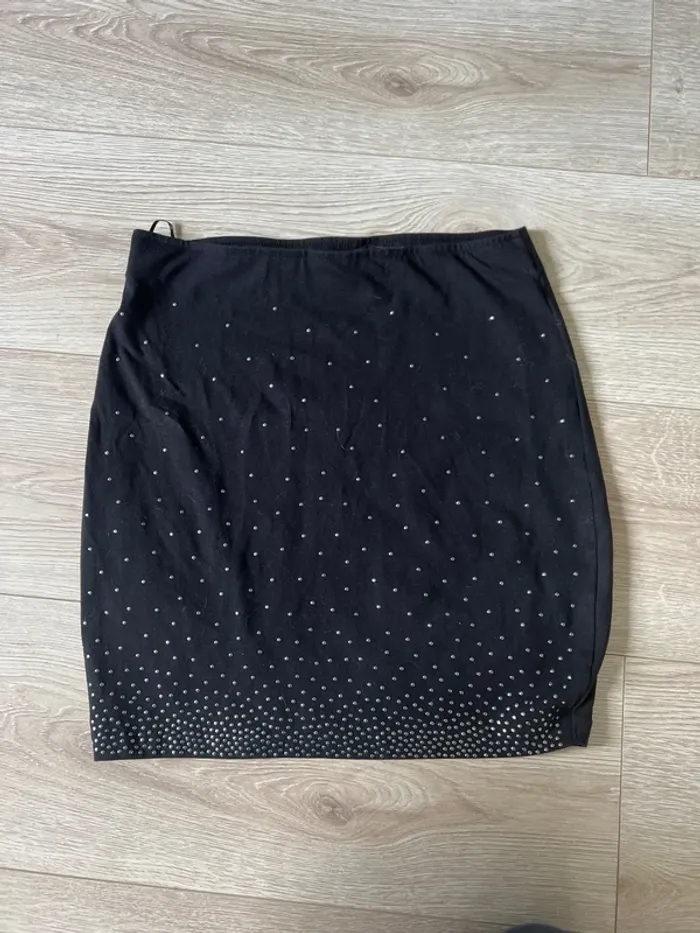 Jupe noire avec strass argent