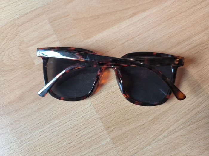 Lunettes de soleil H&M neuves - photo numéro 3