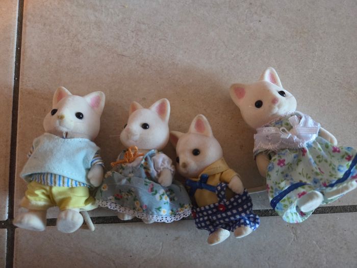 Lots figurines sylvanian families - photo numéro 3