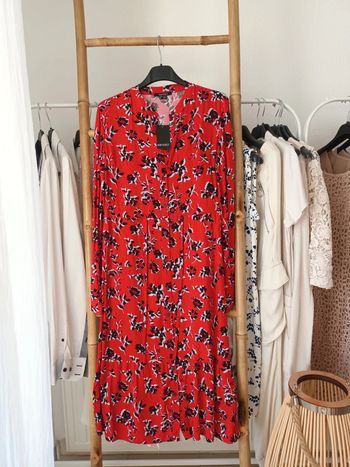 Jolie robe longue rouge fleurie taille 34 neuve avec étiquette 🏷