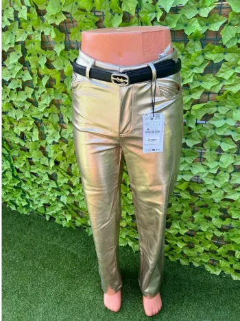 Superbe pantalon chic et tendance neuf - stradivarius - taille 32