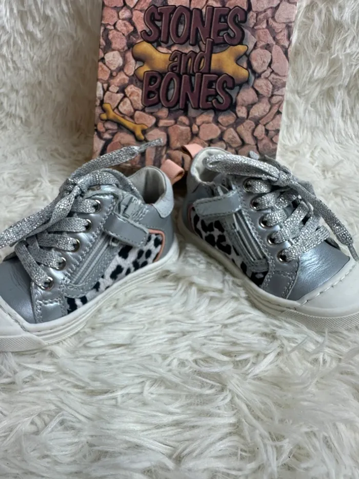 Paire de chaussures bébé Stones and Bones taille 19 - photo numéro 4