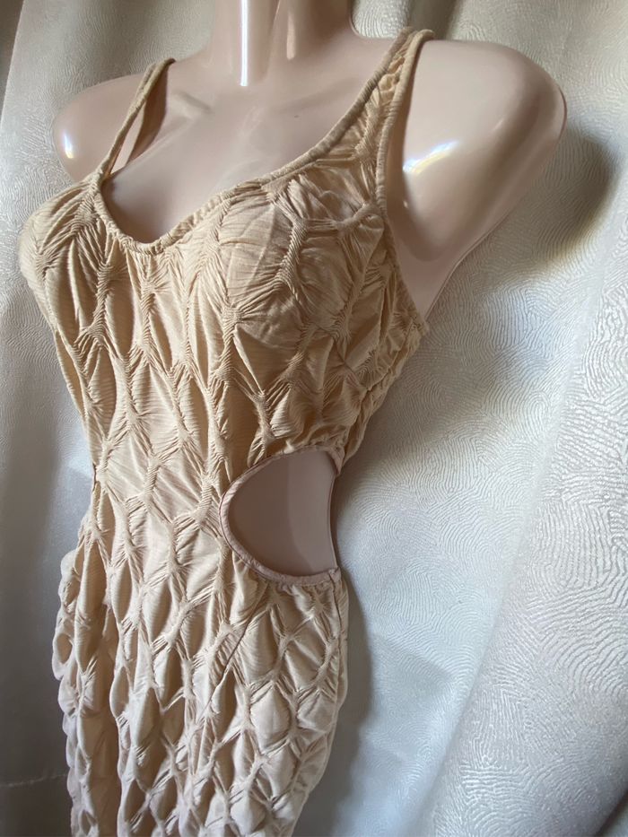 Robe longue coquilles chair près du corps 36 Prettylittlething - photo numéro 3