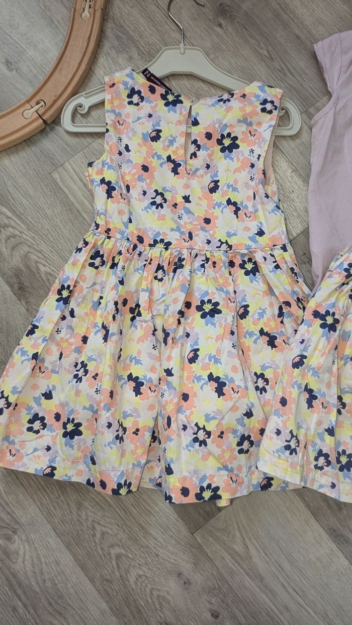 Lot tenue vêtements identiques similaire fille jumelles 4 ans - photo numéro 5