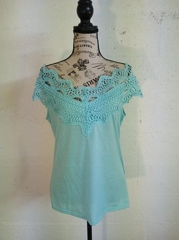 t shirt turquoise taille L tbe