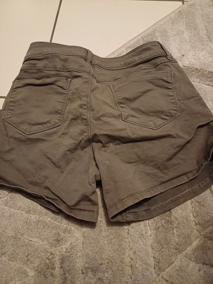 Short femme kaki - photo numéro 2