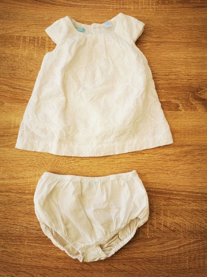 Lot 2 robes