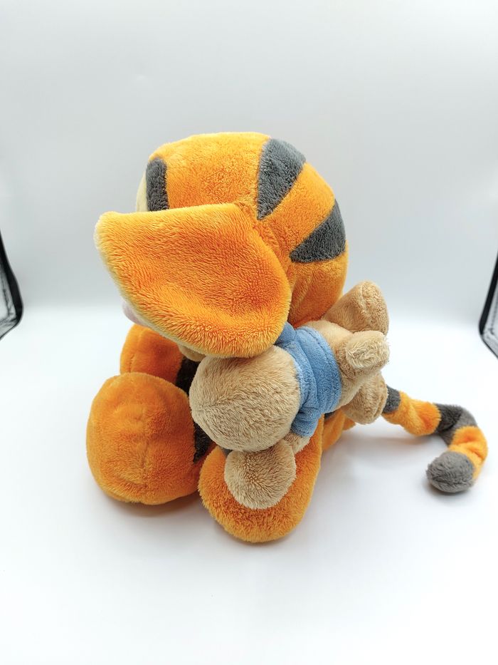 Grande peluche Tigrou grandes oreilles et petit gourou Disneyland Paris 37 cm doudou - photo numéro 2
