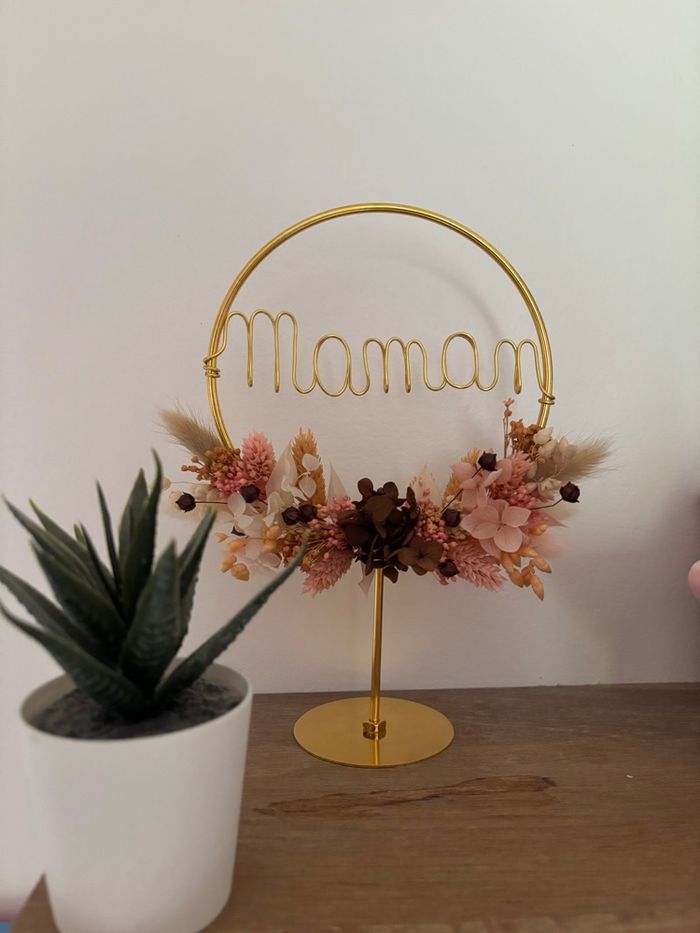 Couronne décorative sur pied "Maman" fête des mères - photo numéro 2