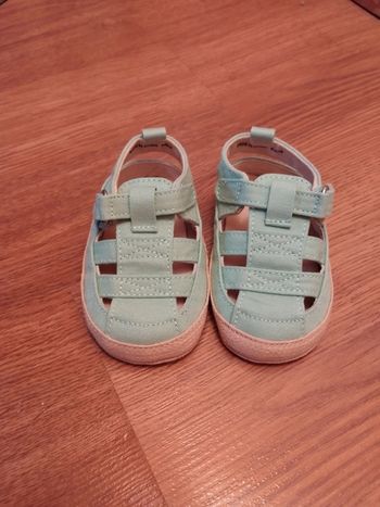 Chaussures 9/12 mois neuves