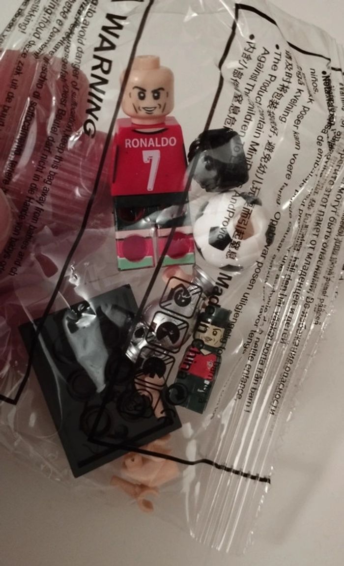 Petite figurine type Lego football neuve cristiano Ronaldo CR7 Portugal - photo numéro 2