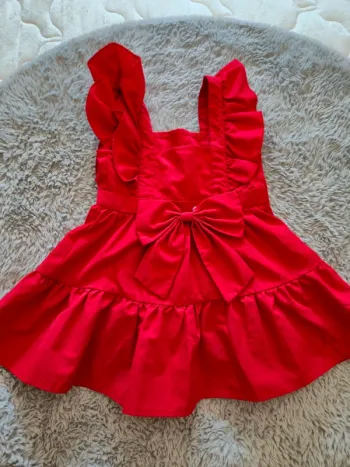 Robe rouge fille en excellent état, taille 3/4 ans.