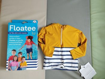 T shirt de bain Floatee taille 3 ans neuf manche longues