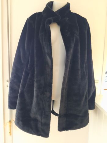 Manteau neuf fausse fourrure