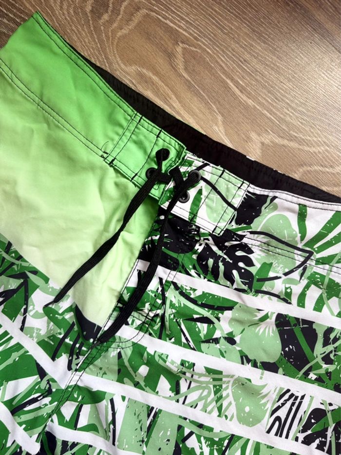 Short tahitien Heenalu - vert/noir - en très bon état - taille 38/M - photo numéro 2