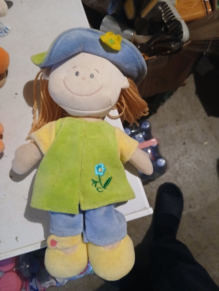 Poupée peluche moyenne