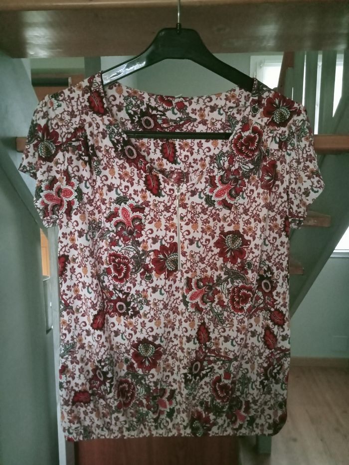 Tee-shirt taille 2(14ans) Intermarché