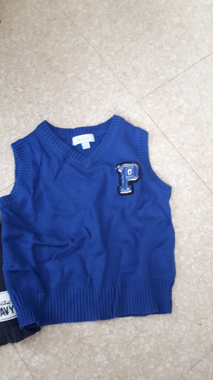 Lot 2 pull sans manches taille 6 mois - photo numéro 2