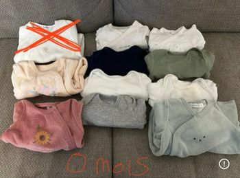Lot de body et pyjamas 