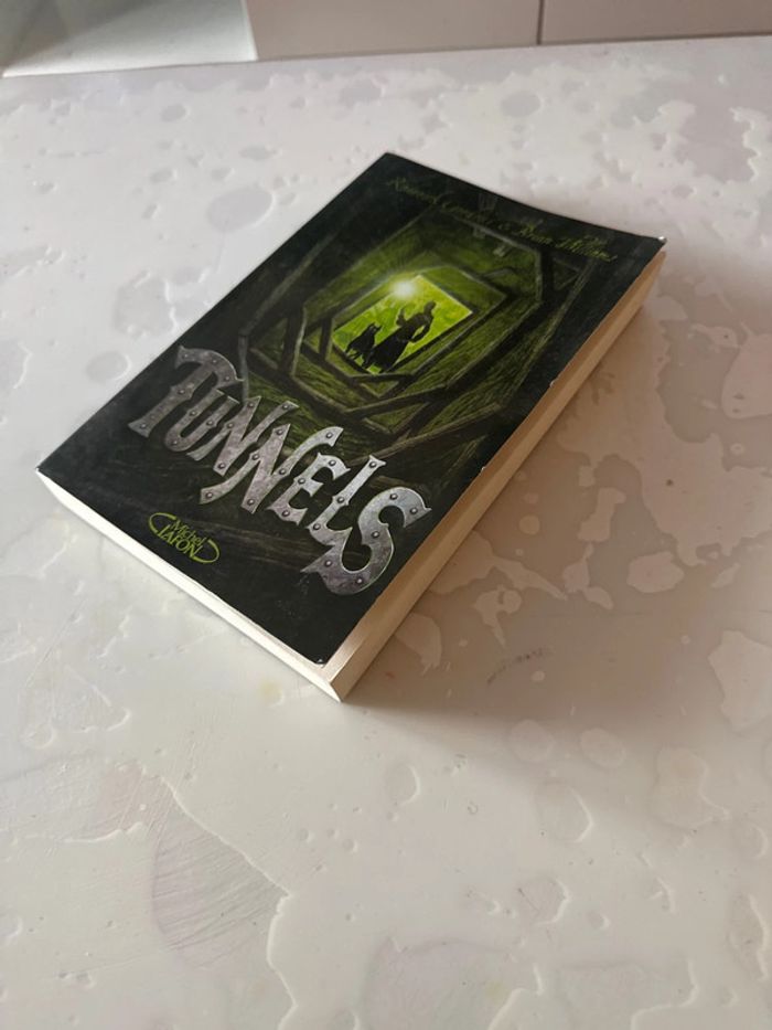 Livre Tunnels - photo numéro 2
